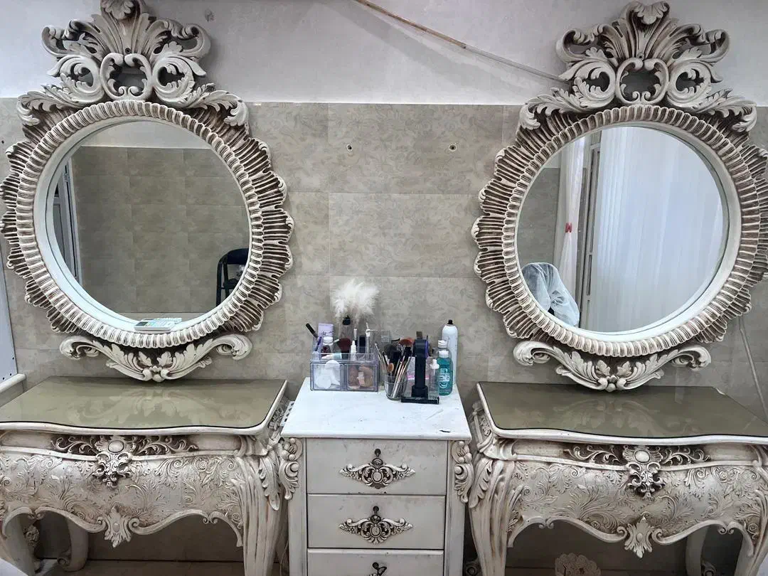 آینه و کنسول ۲عددویک عدد تخت وصندلی و آینه قدی|آرایشگاه و سالنهای زیبایی|کرج, کمالشهر|دیوار