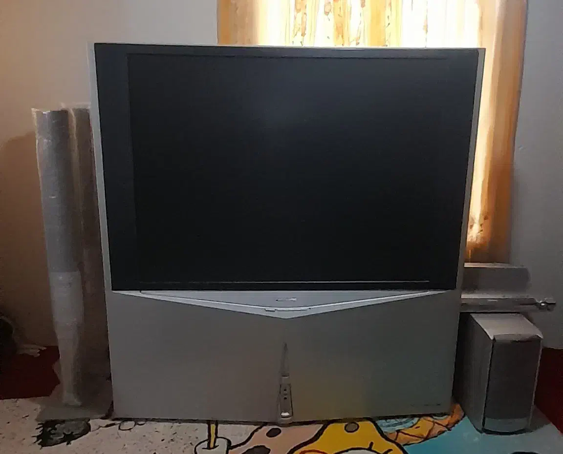 تلویزیون قدیمی|تلویزیون و پروژکتور|کوهسار (البرز), |دیوار