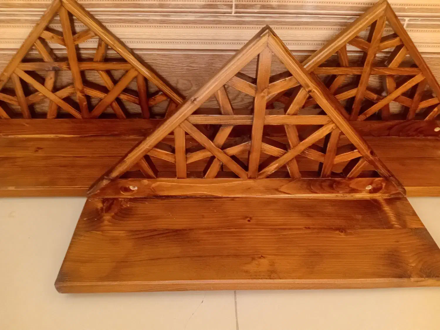 سه تا شلف روی دیوار|کتابخانه، شلف، قفسههای دیواری|رفسنجان, |دیوار