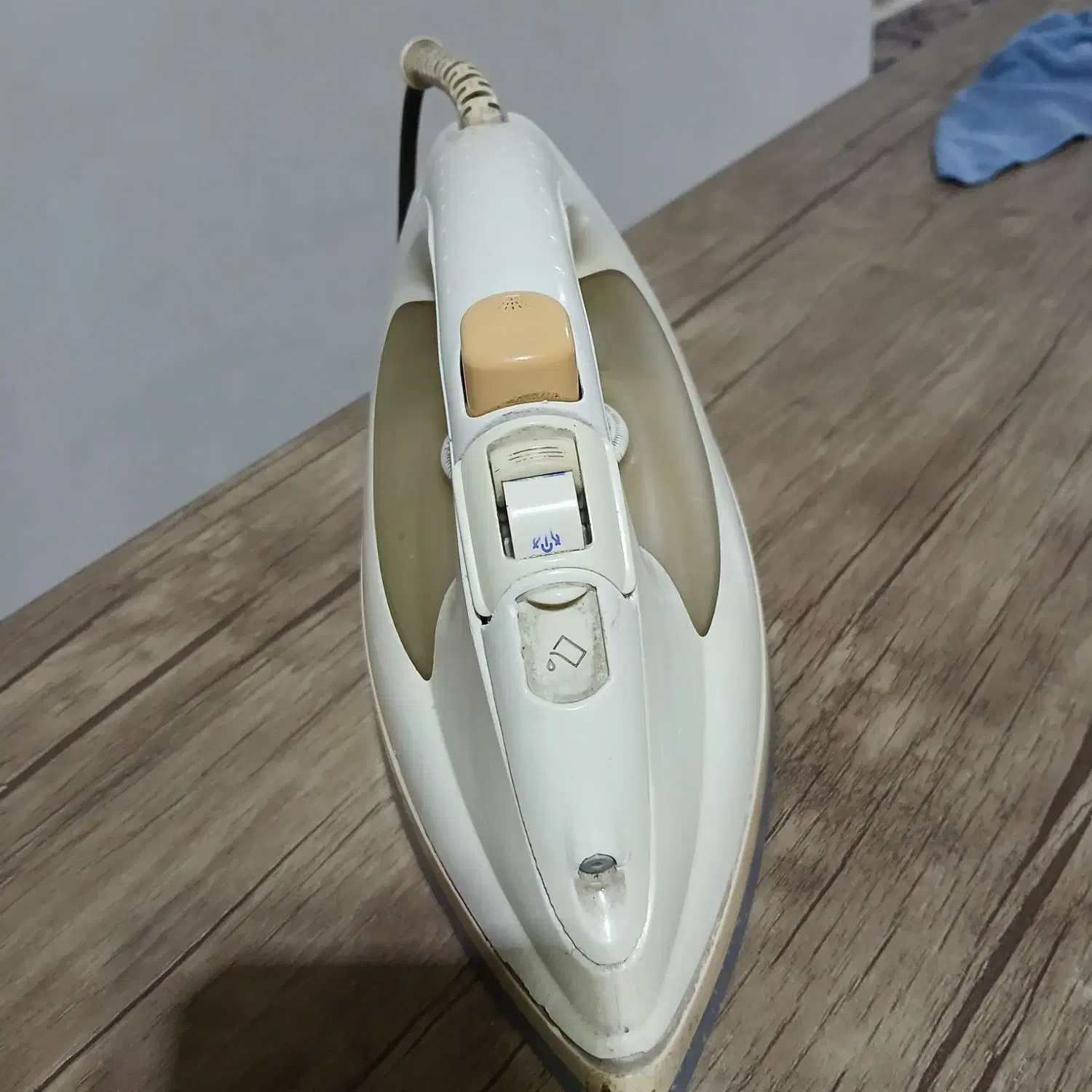 یک عدد اتو دستی به فروش می‌رسد|اتو و لوازم اتو|رشت, حمیدیان|دیوار