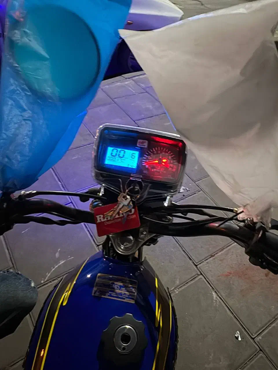 هوندا ۱۲۵|موتورسیکلت|ری, جوانمرد قصاب|دیوار