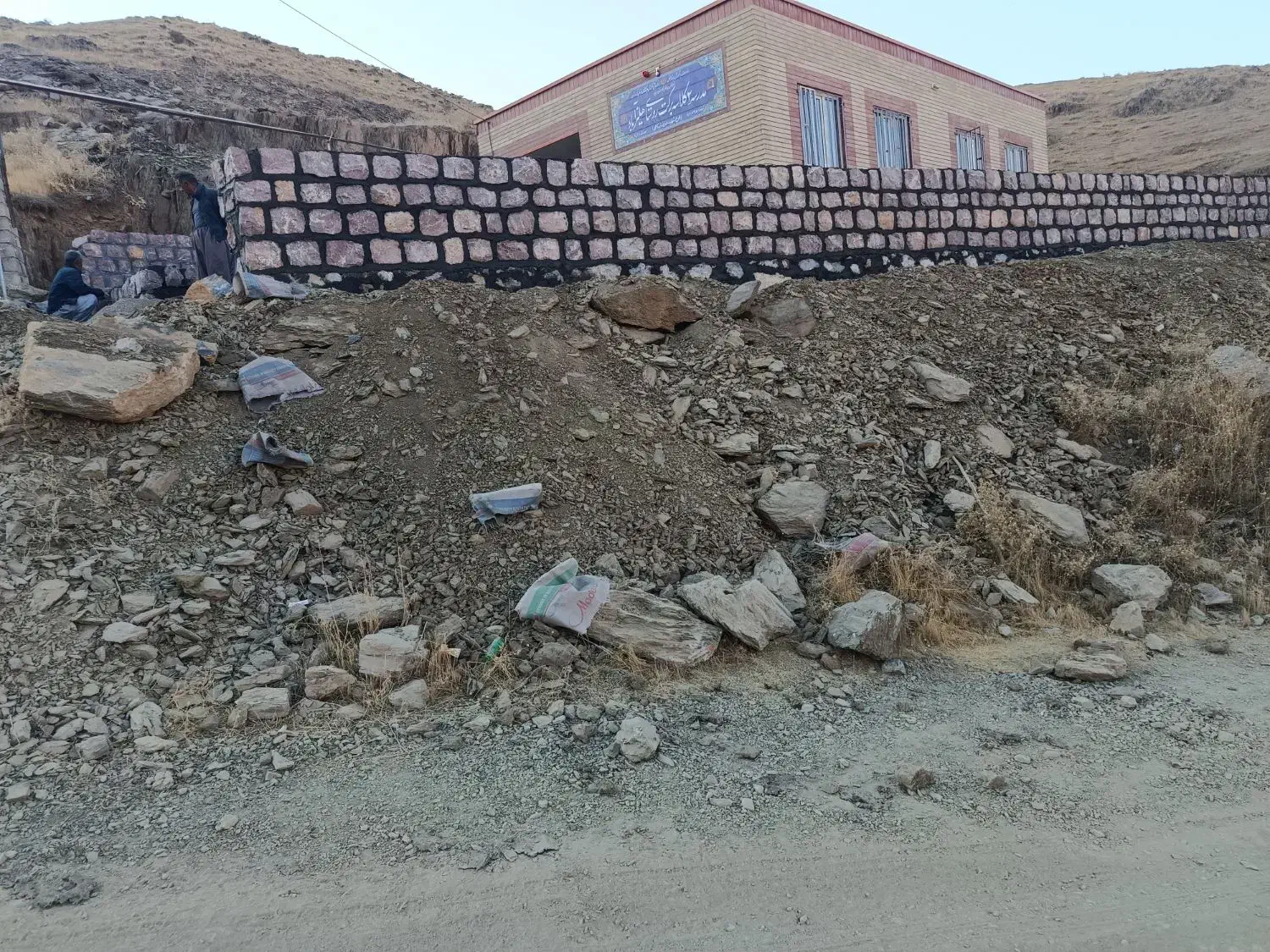 سنگ چینی انواع سنگ چینی ها لاشه مالون حصیری گابیون|خدمات پیشه و مهارت|قائم‌شهر, |دیوار