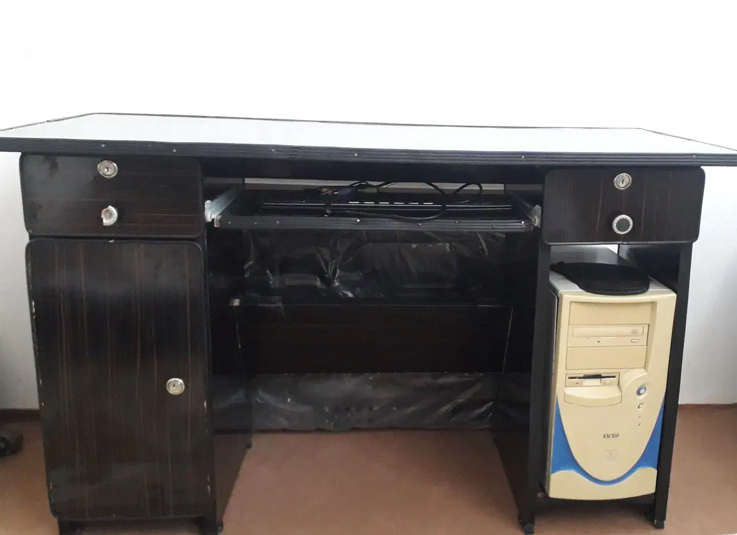 میز‌کامپتوتر‌نو‌|میز تحریر و کامپیوتر|شیروان (خراسان), |دیوار