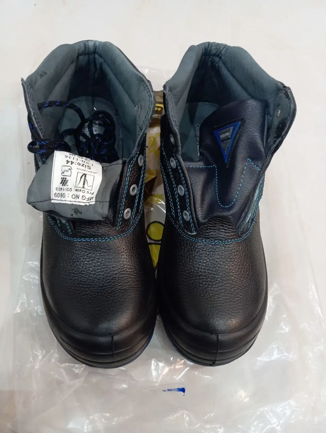 کفش ایمنی نو درجه یک|کیف، کفش، کمربند|شوشتر, |دیوار