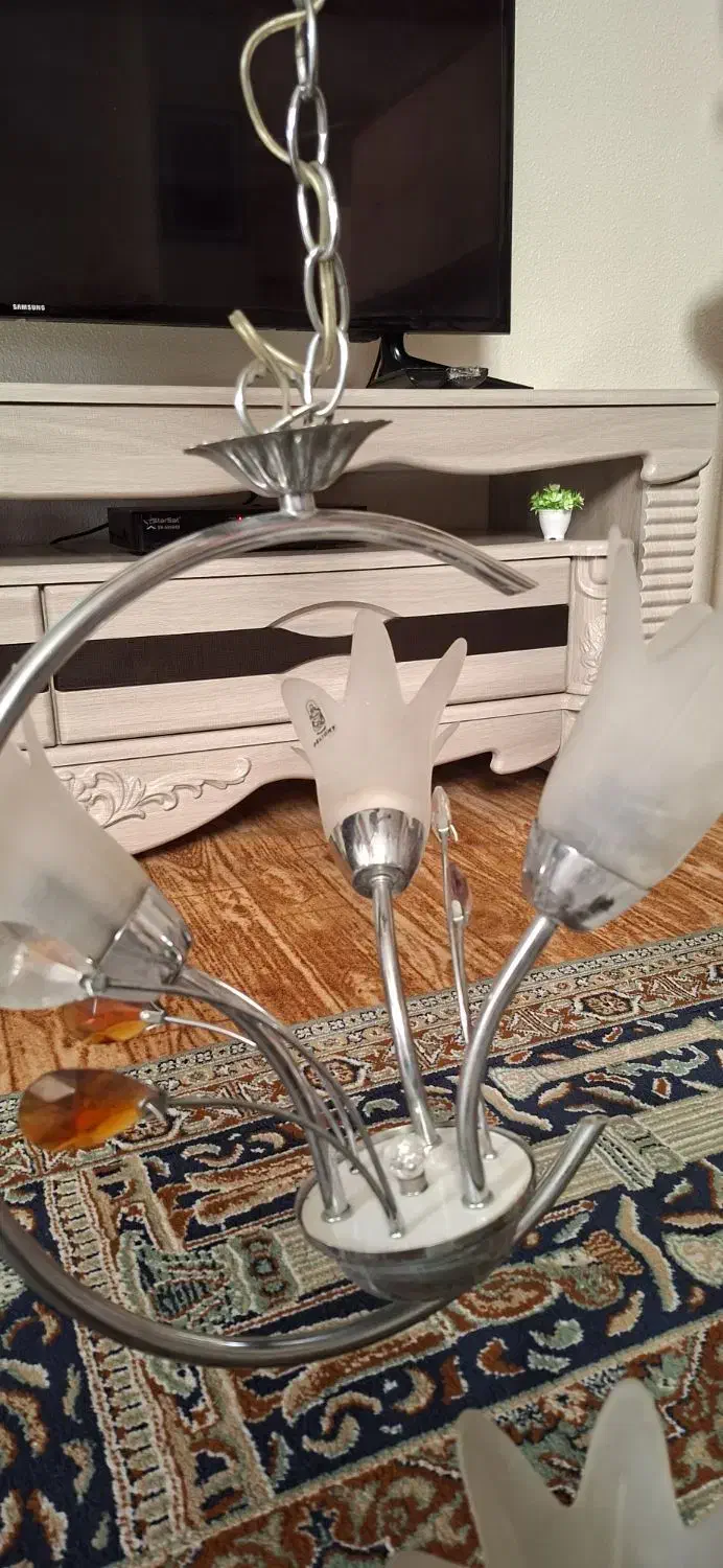 لوستر سه شاخه|لوستر و چراغ آویز|شاهین‌شهر, شهرک گلدیس|دیوار