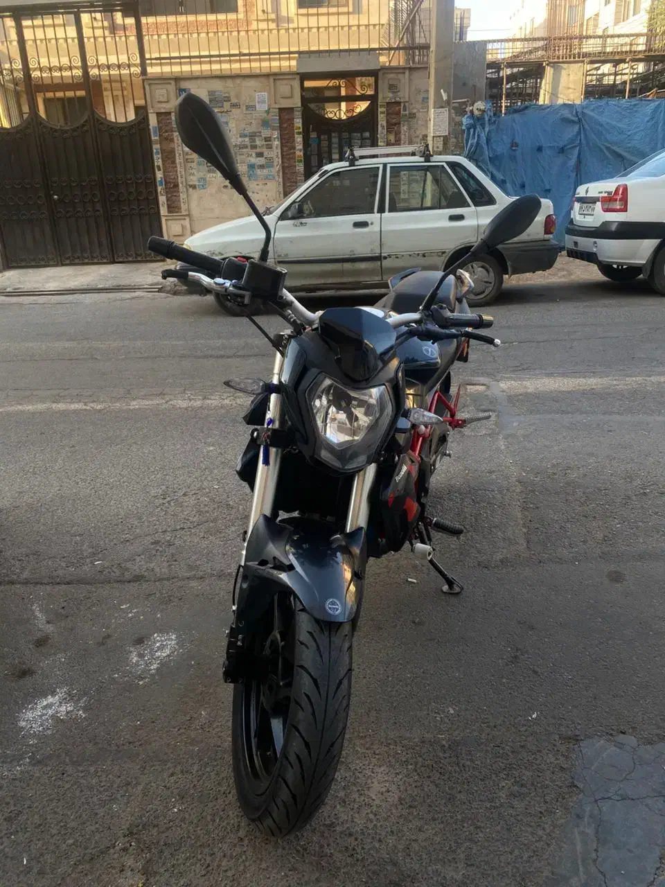 بنلی ۲۵۰ تک|موتورسیکلت|ری, بازار آهن|دیوار