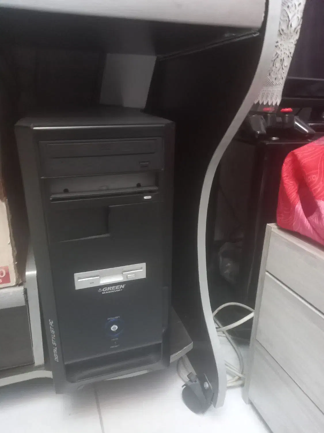 کامپیوتر رو میزی تمیز|رایانه رومیزی|فردیس, نگارستان|دیوار