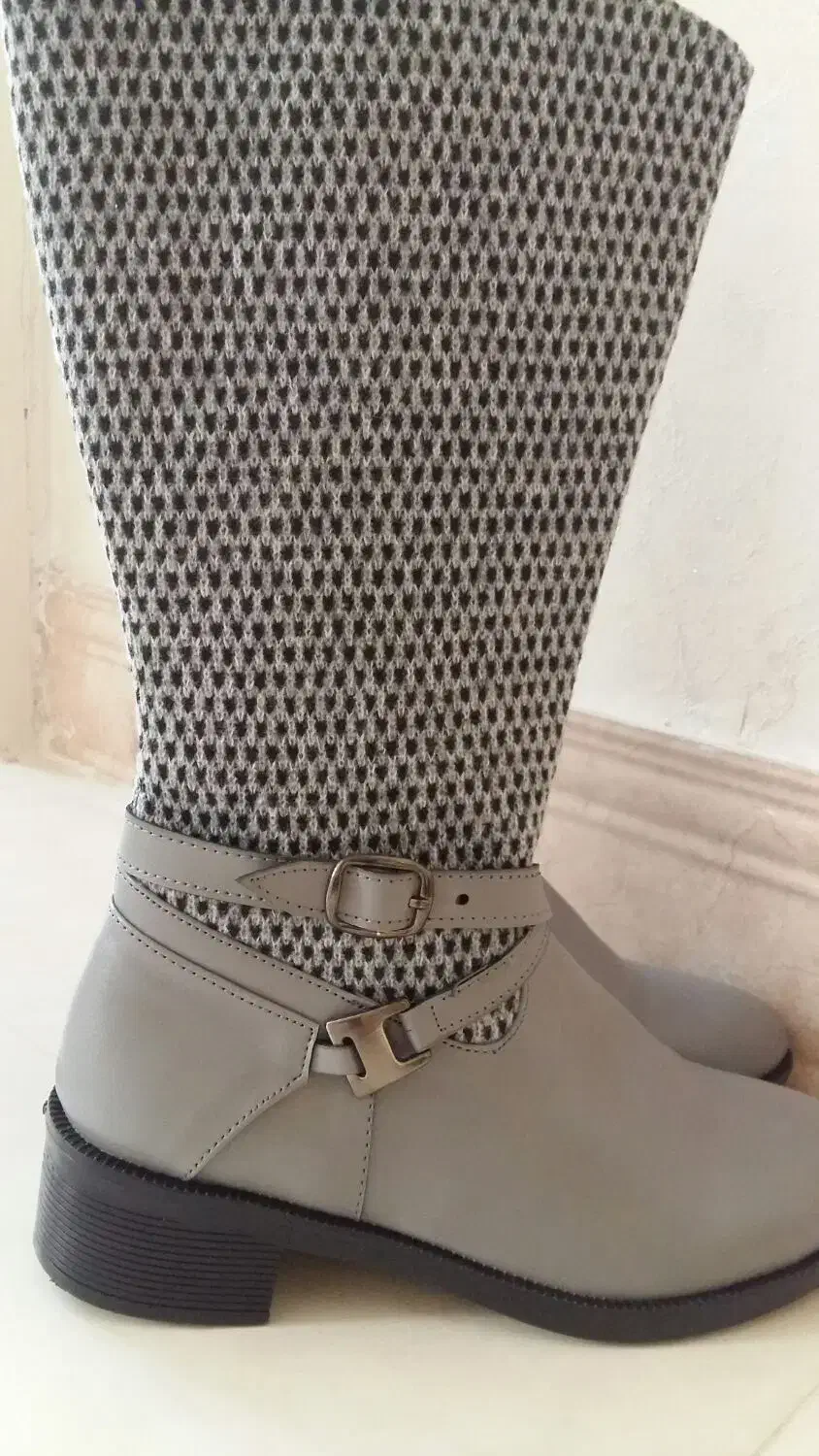 یک جفت چکمه نووچند جفت دمپایی روفرشی نو|کیف، کفش، کمربند|شیروان (لرستان), |دیوار