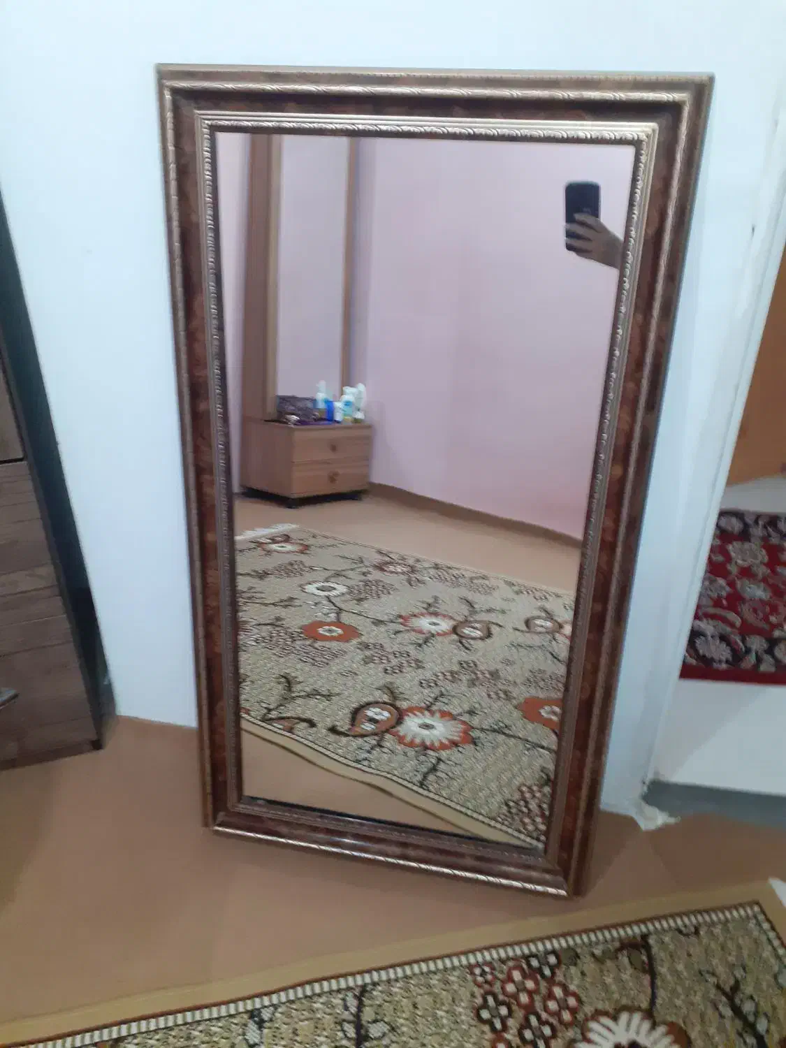 آیینه قدی|آینه|مشهد, هفت تیر (حافظ)|دیوار