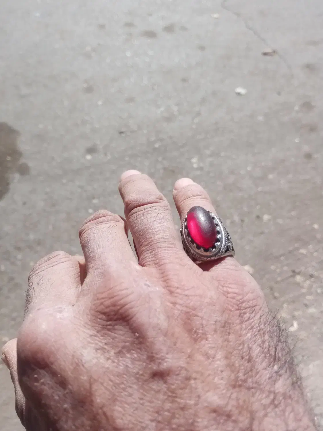 انگشتربانگین سرخ|بدلیجات|بافت, |دیوار