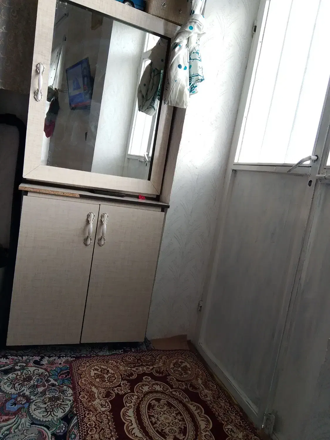 درحدنو|جاکفشی، کمد، دراور|قره ضیاالدین, |دیوار