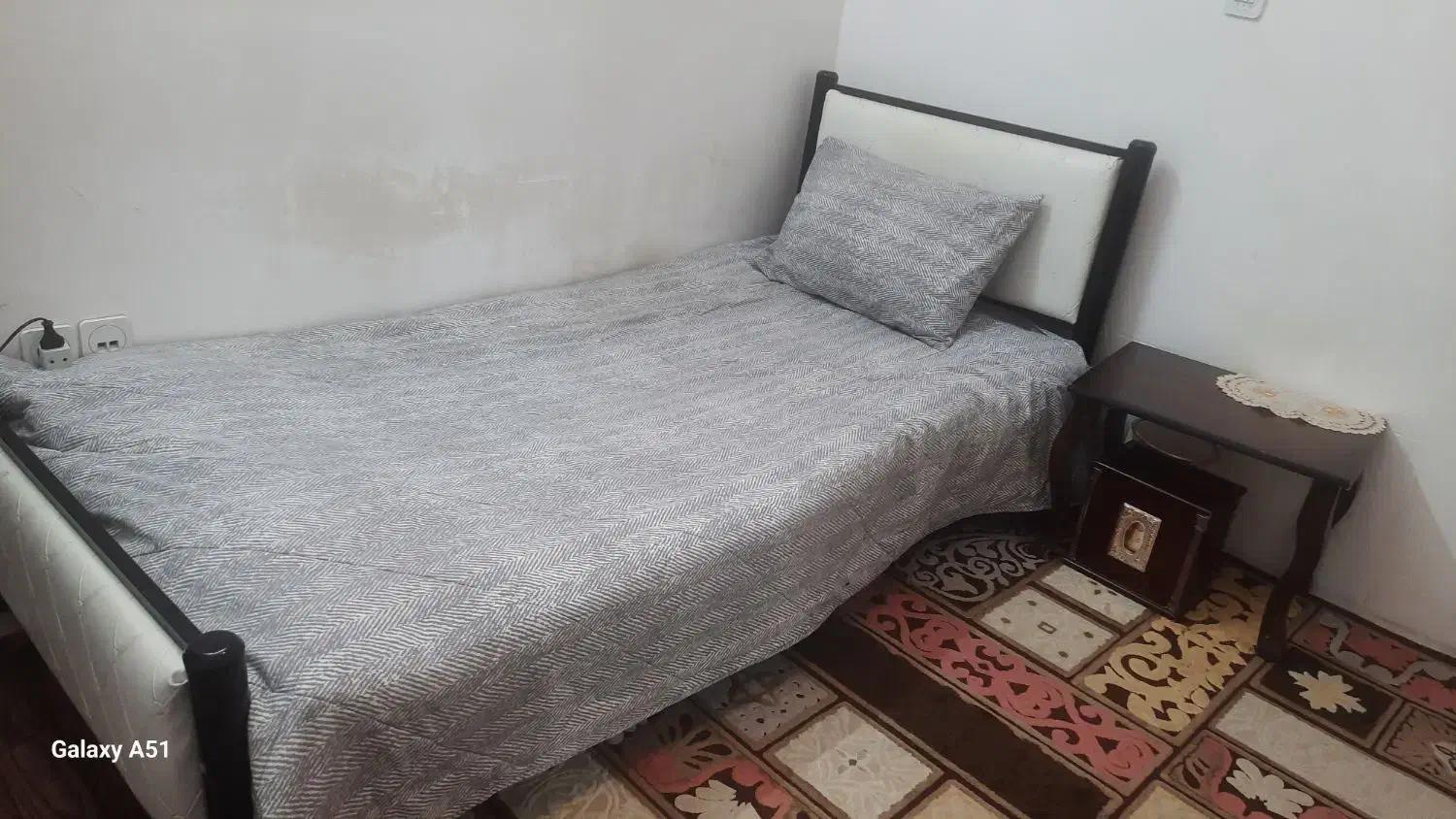 تخت فلزی یه نفره|تخت و سرویس خواب|قم, سراجه (۱۵ خرداد)|دیوار