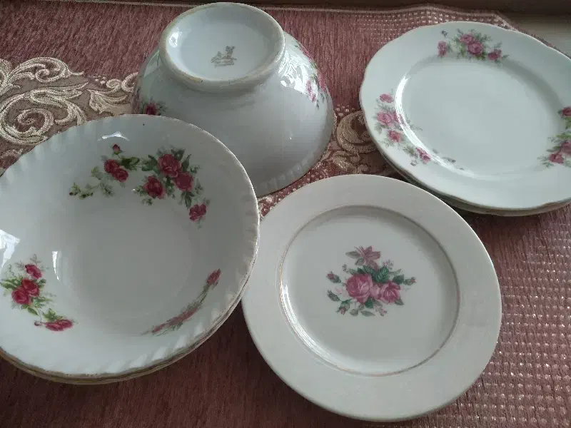 چینی گل قرمزقدیمی|ظروف سرو و پذیرایی|مشهد, خرمشهر|دیوار