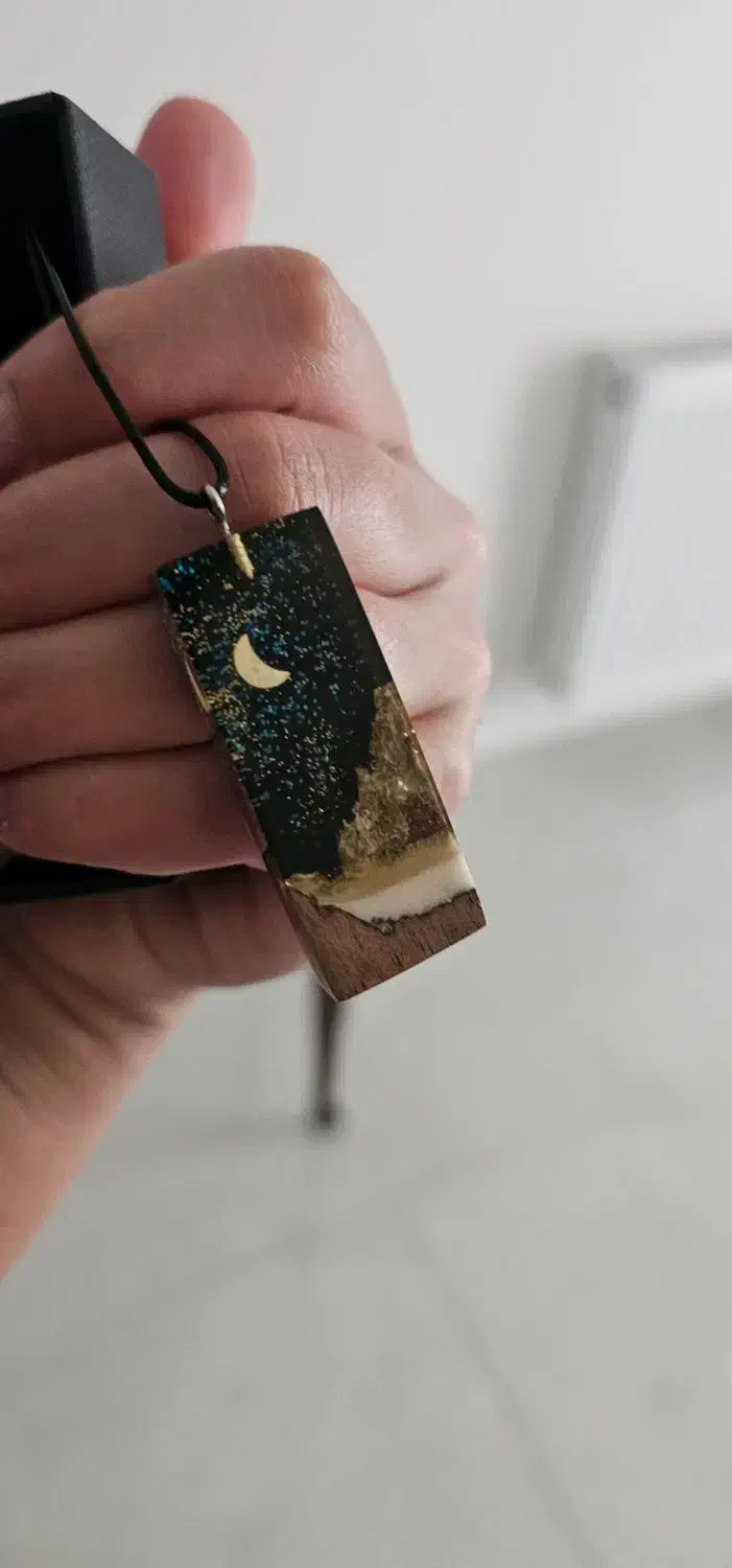 گردنبند رزینی جاودان دستساز|بدلیجات|رشت, پستک|دیوار