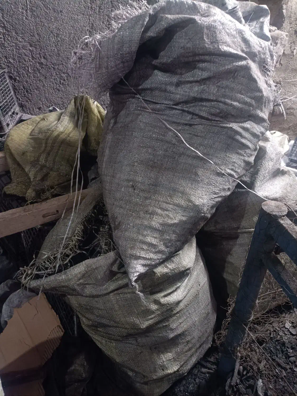 خاکه زغال|خدمات باغبانی و درختکاری|نیشابور, مازول|دیوار