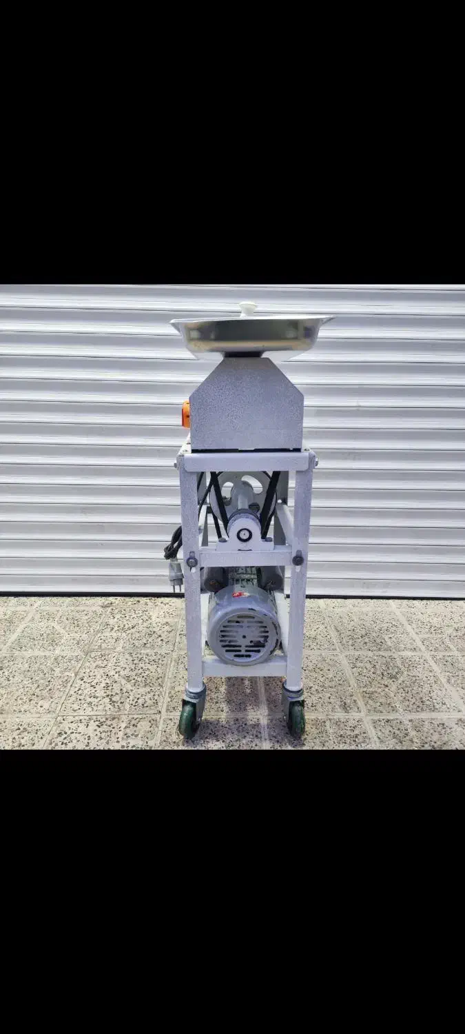 خریدار چرخ گوشت گیربکسی ، تسمه ای صنعتی چرخگوشت|کافی‌شاپ و رستوران|تهران, تهرانسر مرکزی|دیوار