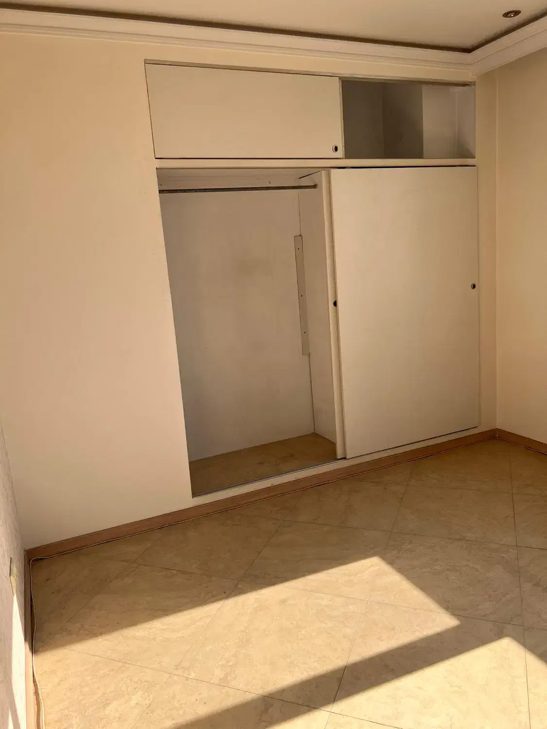 مرزداران آریافر ۹۵ متر ۶ساله بسیار شیک رهن و اجاره