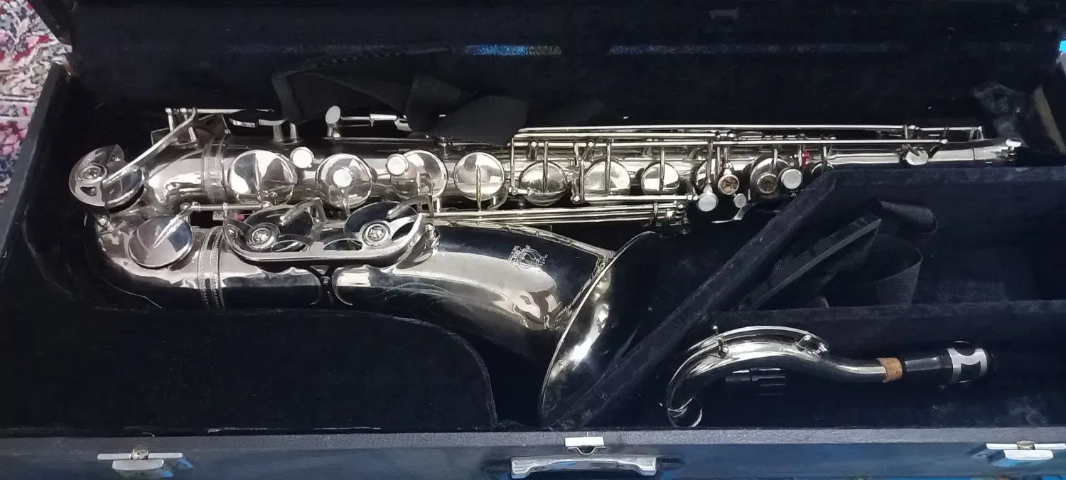 ساز ساکسیفون|سازهای بادی|کرمان, |دیوار