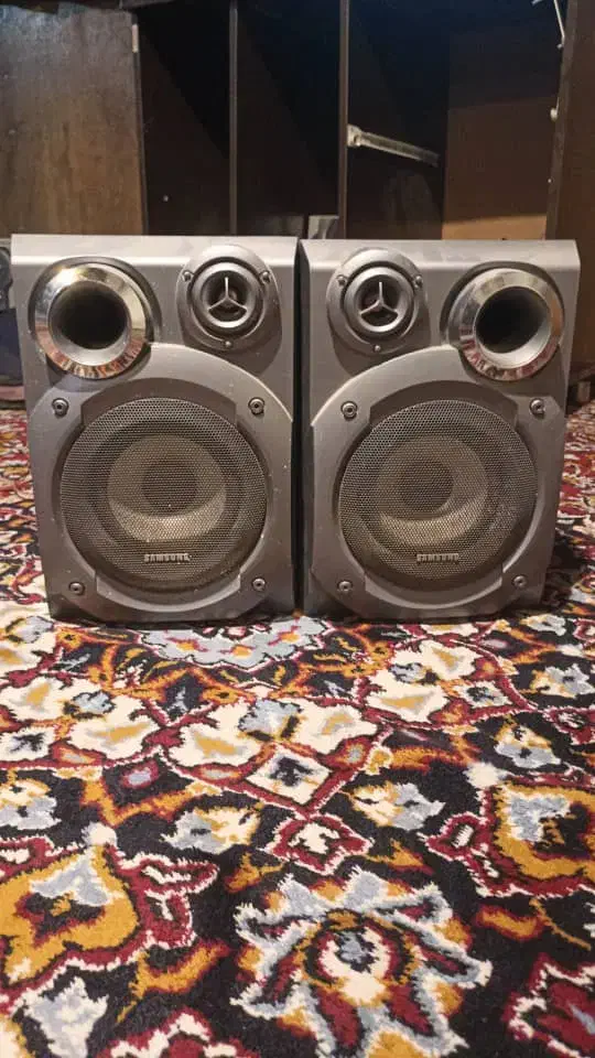 ظبط ضبط باند|صوتی و تصویری|کرج, پیشاهنگی|دیوار