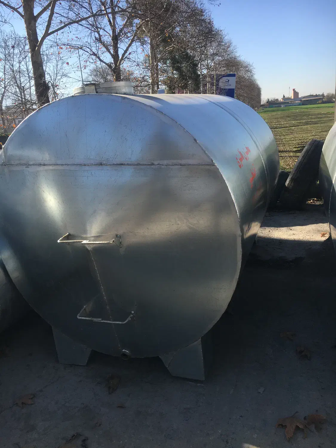 تانکر چهار هزار لیتری گالوانیزه با چهارپایه گذاری|مصالح و تجهیزات ساختمان|گرگان, |دیوار