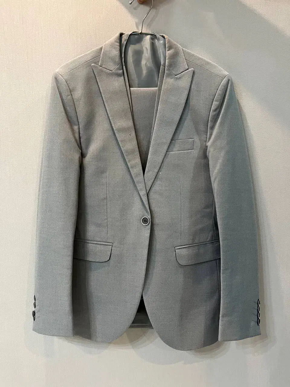 فروش دو دست کت و شلوار مردانه (مشکی و طوسی)|لباس|سمنان, |دیوار