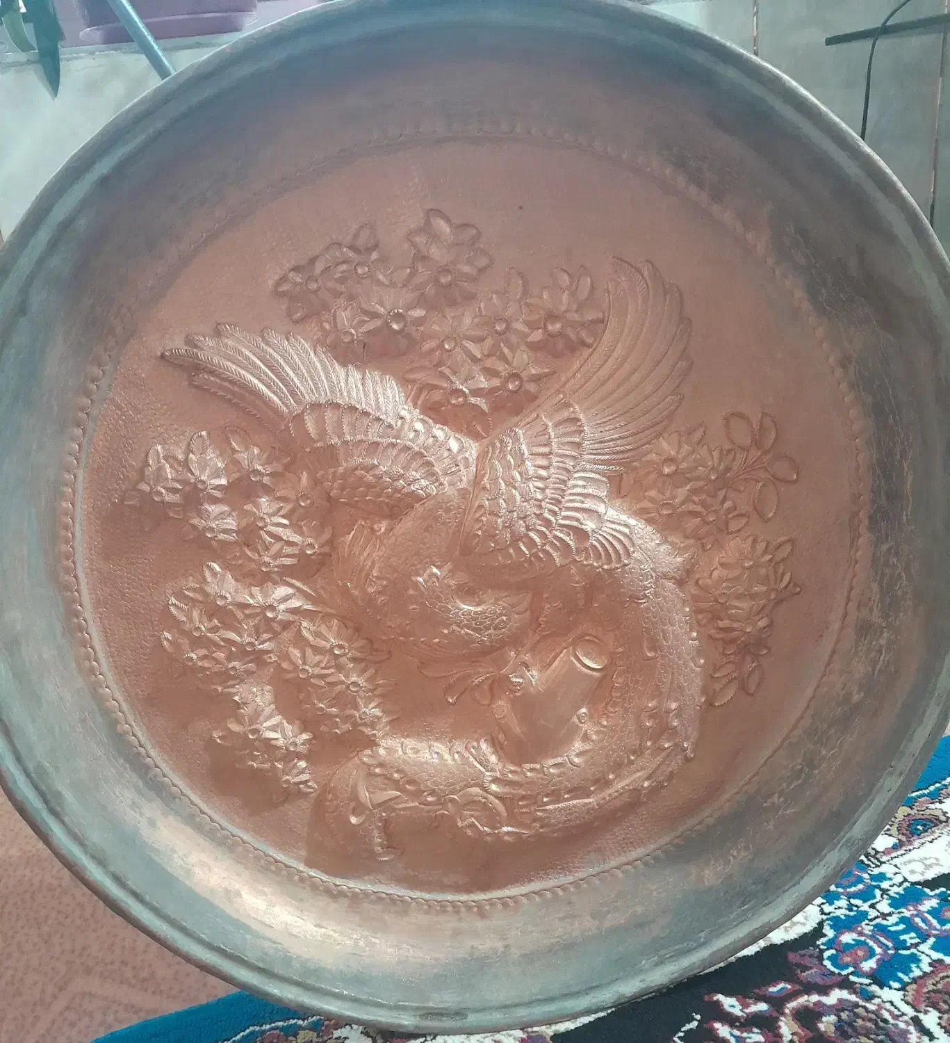 سینی قدیمی مسی قلمزنی|کلکسیون اشیاء عتیقه|اصفهان, مصلی|دیوار