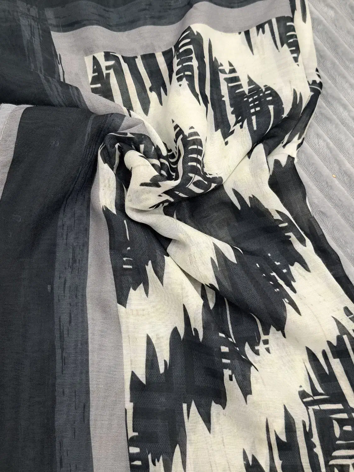 تعدادی شال و روسری|لباس|گرگان, |دیوار