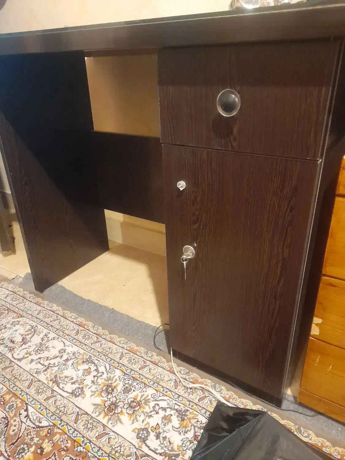 صندلی و میز|میز تحریر و کامپیوتر|همدان, |دیوار