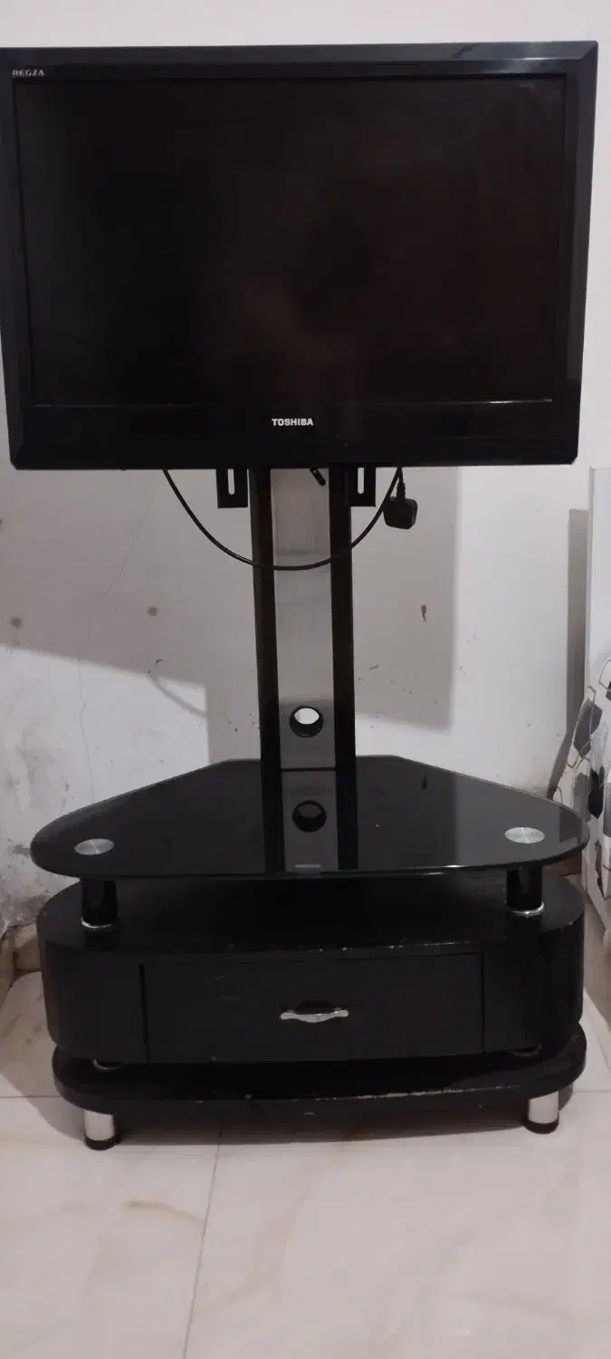 تلویزیون ۳۲ اینچ توشیبا|تلویزیون و پروژکتور|کومله, |دیوار