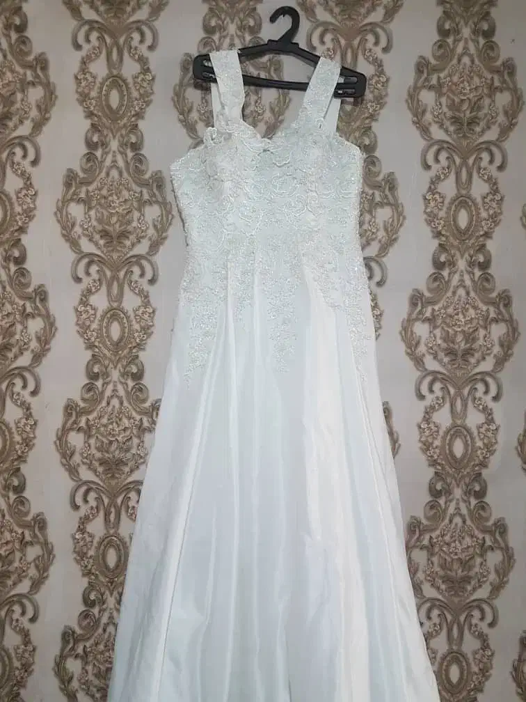 لباس عروس|لباس|فردیس, فردیس|دیوار