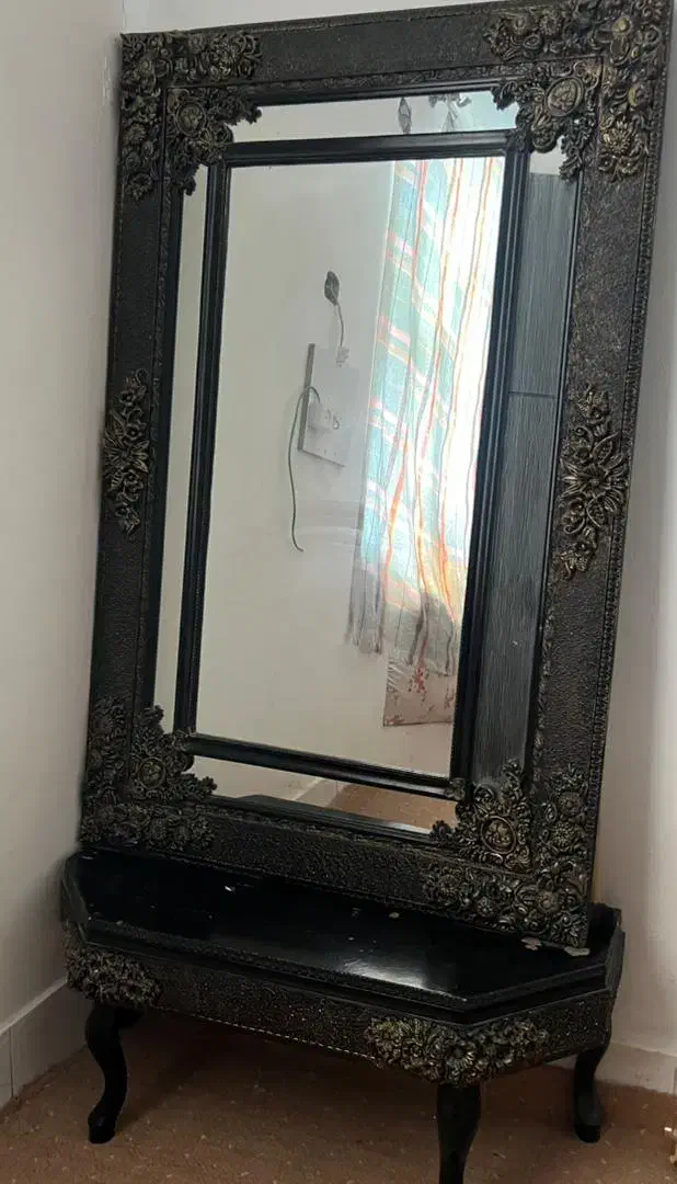 آینه|آینه|خرمشهر, |دیوار