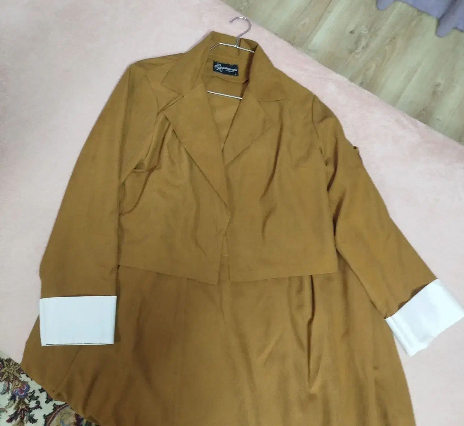 کت و دامن|لباس|مشهد, سجاد شهر|دیوار