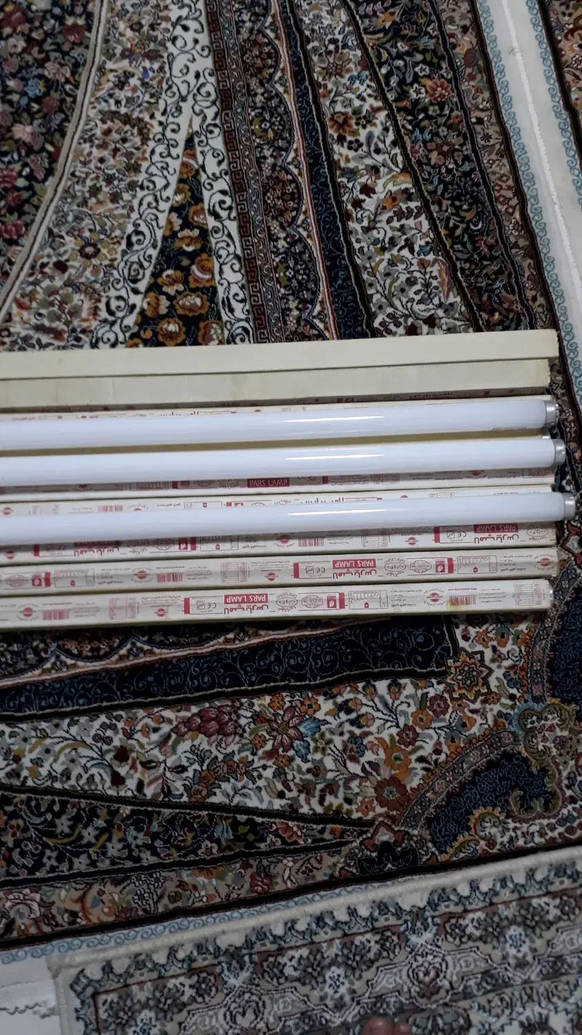 ۹عددلامپ مهتابی نو ۴۰وات پارس قیمت ۴۰۰تومن|لامپ و چراغ|پاکدشت, پاکدشت (مامازند)|دیوار