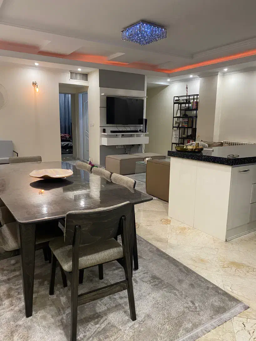 آپارتمان ۱۰۱ متر/دو خوابه/فول امکانات