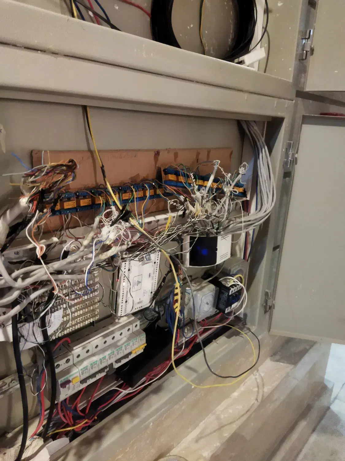 تعمیرات جک پارکینگی و آیفون تصویری|خدمات پیشه و مهارت|کرج, عظیمیه|دیوار