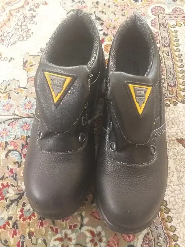 کفش ایمنی|کیف، کفش، کمربند|مشهد, حضرت حجت|دیوار