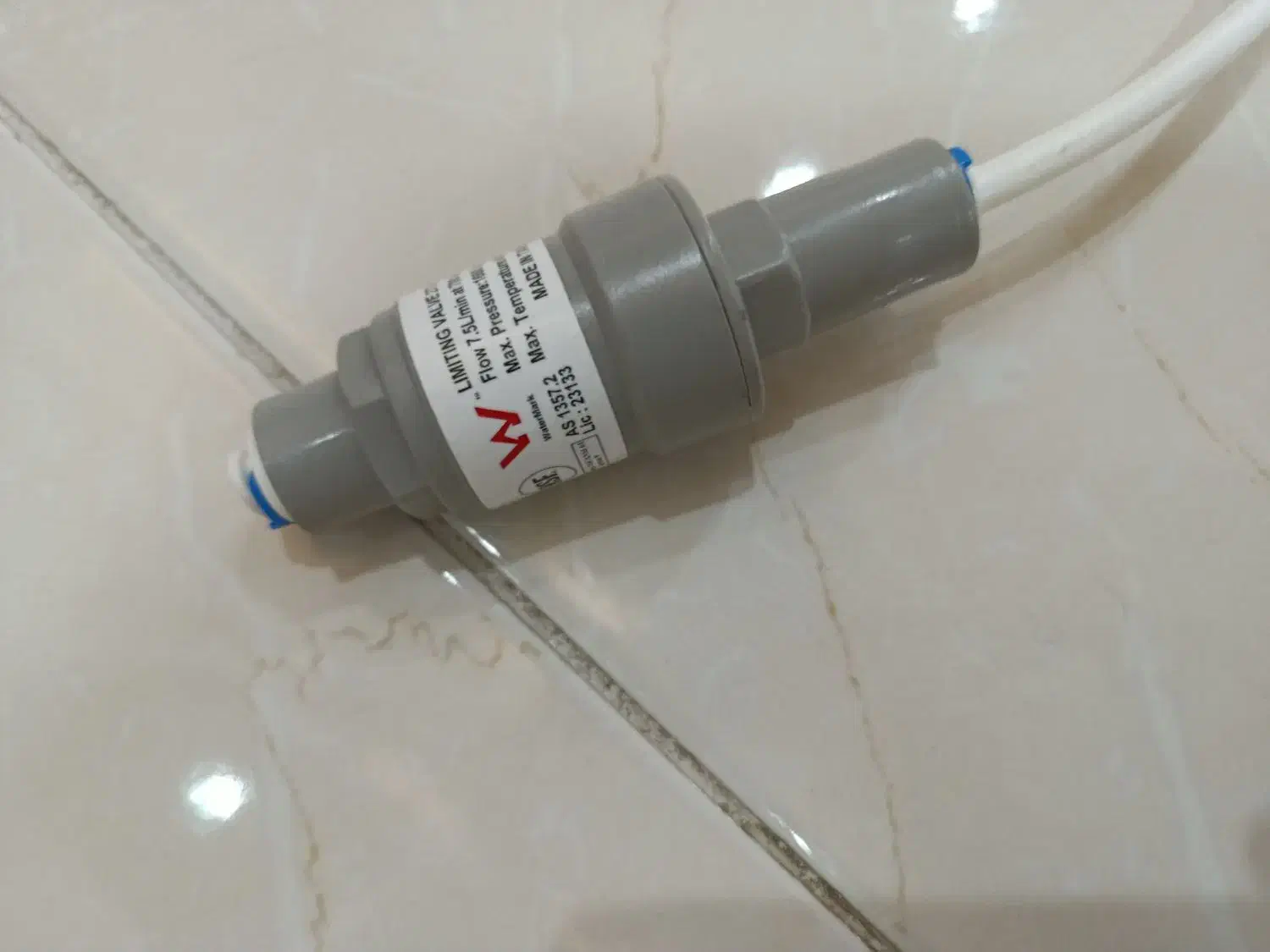 فشار شکن تصفیه آب نونو|آبسردکن و تصفیه آب|سنندج, |دیوار