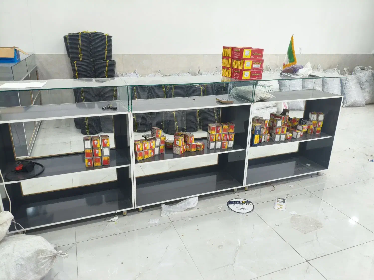 قفسه ویترین شیشه ای ام دی اف|کتابخانه، شلف، قفسه‌های دیواری|خرم‌آباد, |دیوار