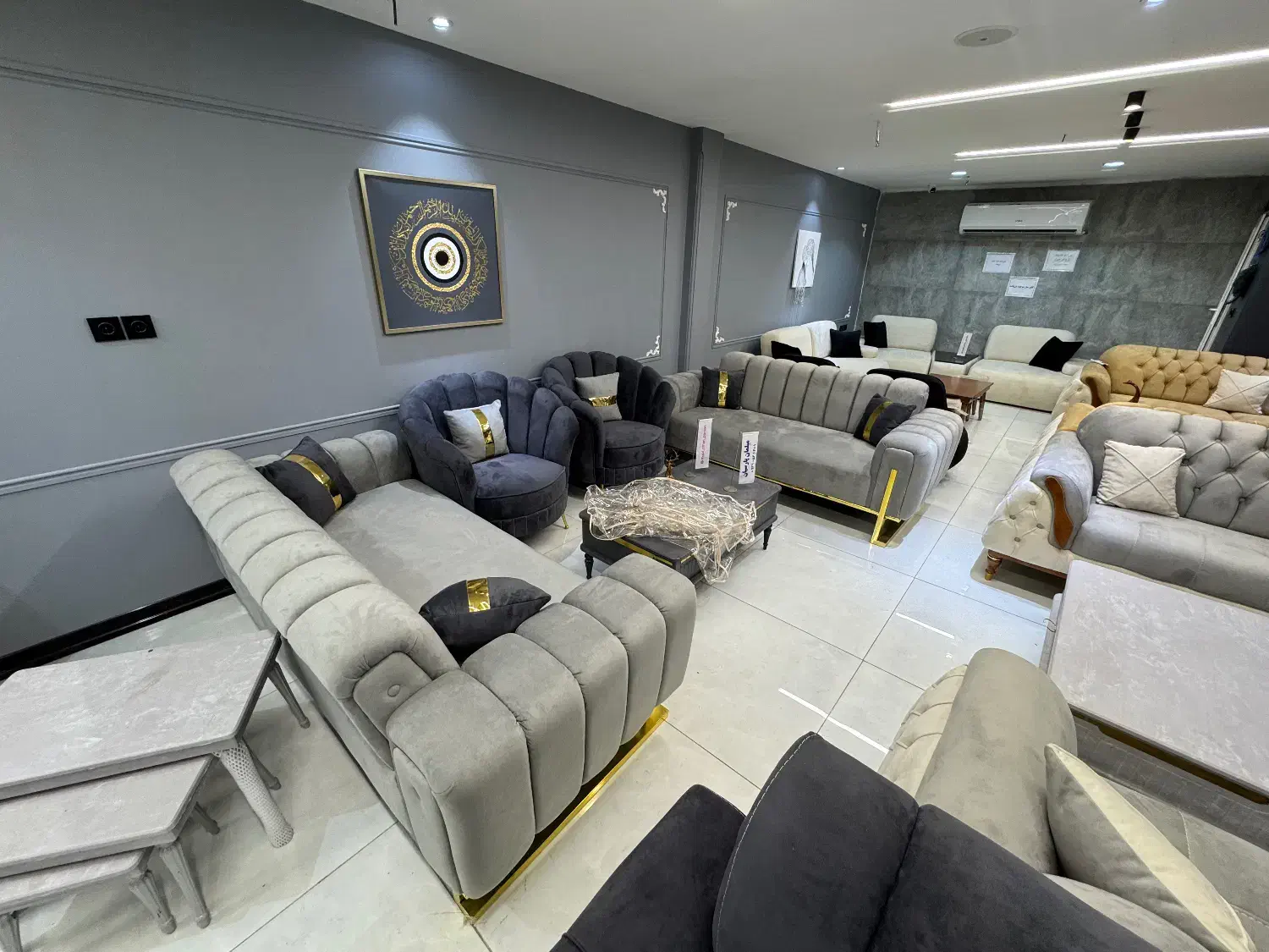 مبل صدفی // مدل فلزی // اف|مبلمان خانگی و میز عسلی|اهواز, کمپلو جنوبی|دیوار