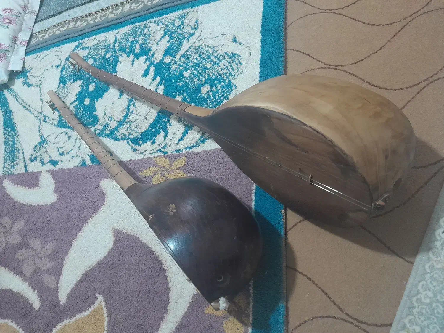 دوعدد دوتار یکی الکترو دوتار درحد نو|سازهای سنتی|گنبد کاووس, |دیوار