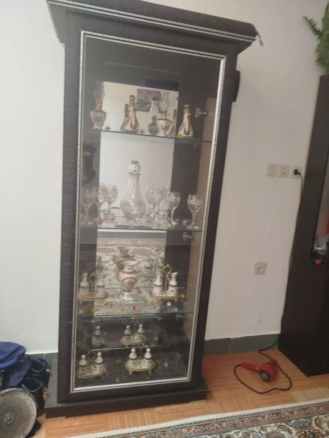 فروش مبل هفت نفره با بوفه شیشه ای|مبلمان خانگی و میز عسلی|کازرون, |دیوار