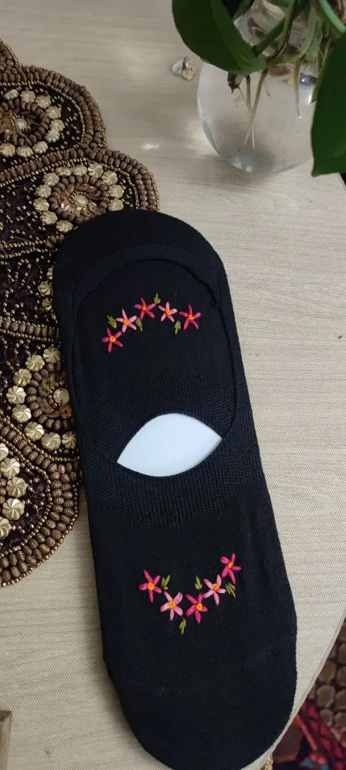 پاپوش گلدوزی شده|لباس|مشکیندشت, |دیوار