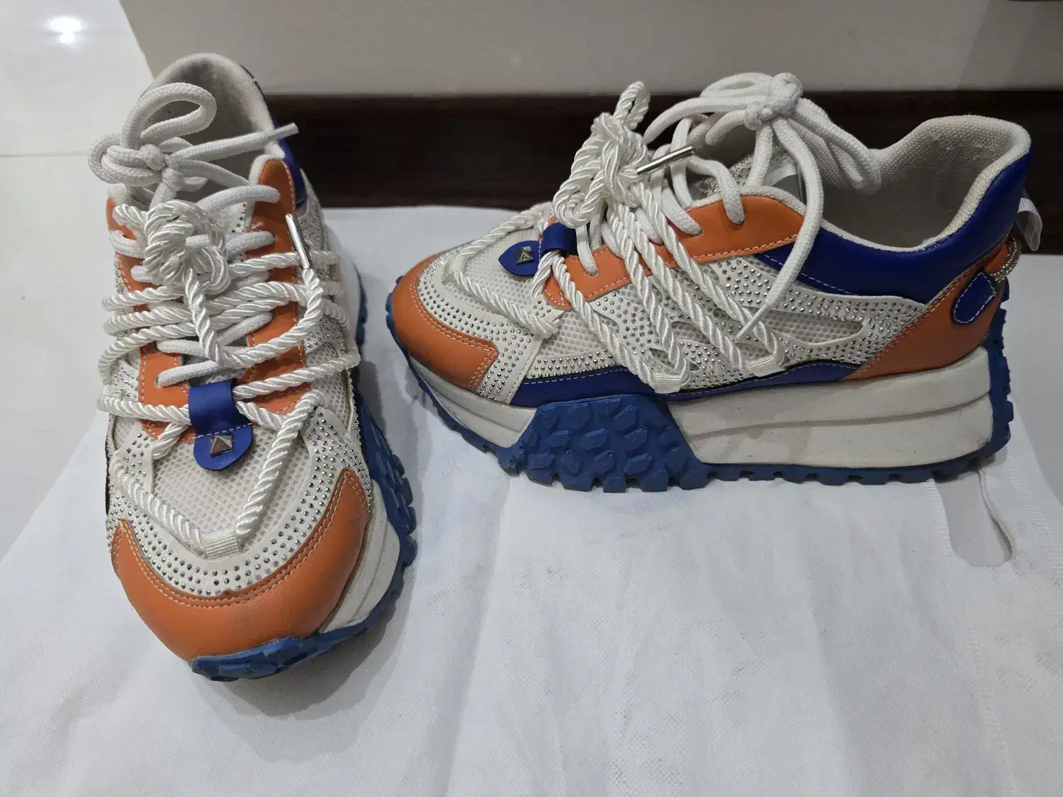 کتانی|کیف، کفش، کمربند|اندیشه, اندیشه فاز ۴|دیوار