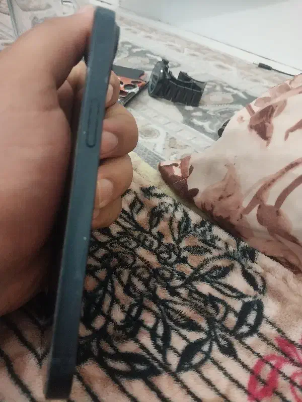 گوشی آیفون۱۳نرمال سالم|موبایل|تربت جام, بیست متری منبع آب|دیوار