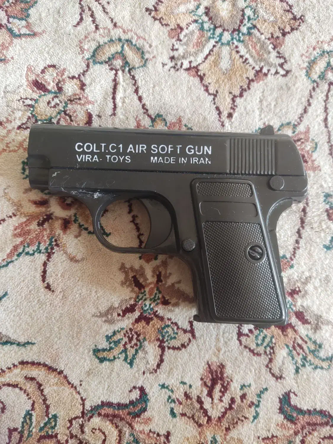 کلت فلزی سی وان|اسباب‌‌بازی|بروجن, |دیوار