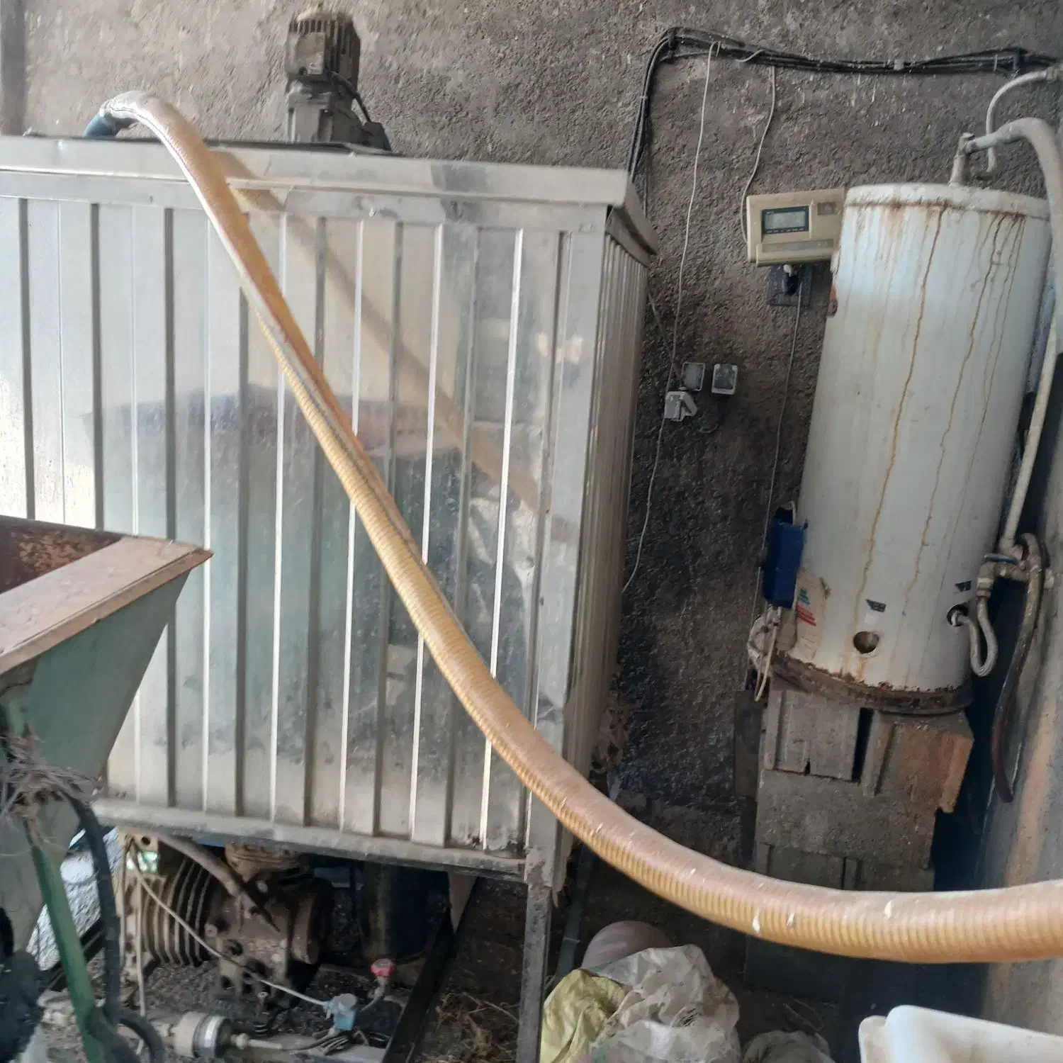 شیر سردکن|ماشین‌آلات صنعتی|پیر بکران, |دیوار