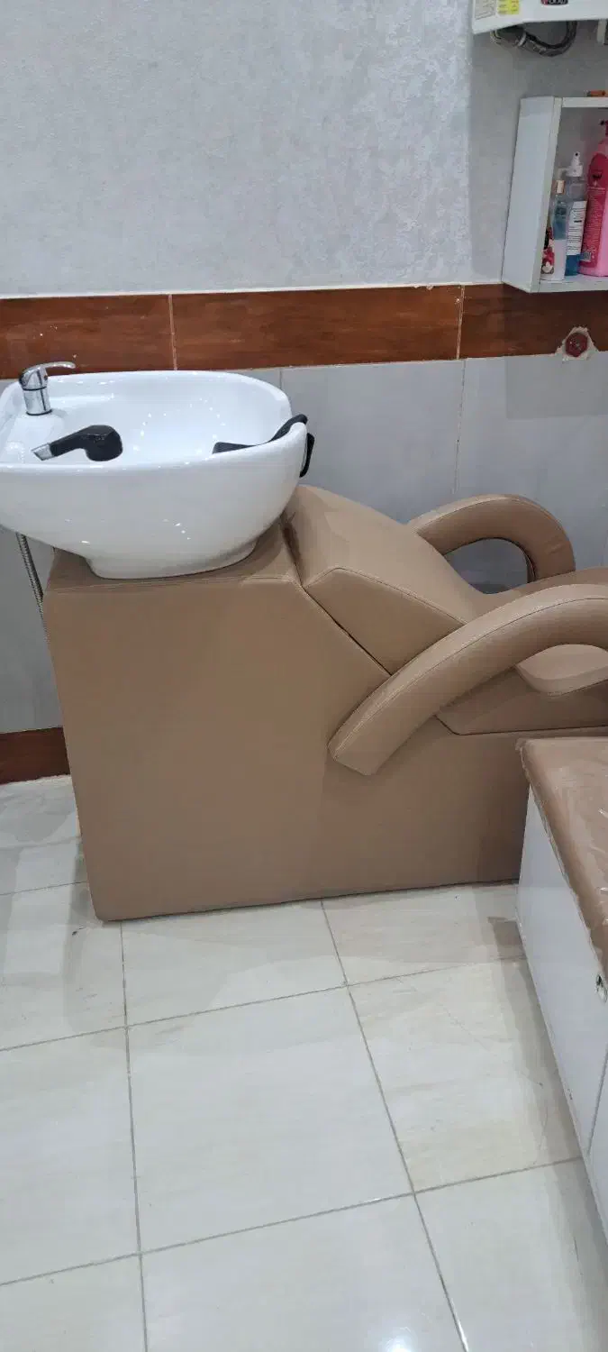 صندلی اصلاح و سرشور|آرایشگاه و سالن‌های زیبایی|اردبیل, |دیوار