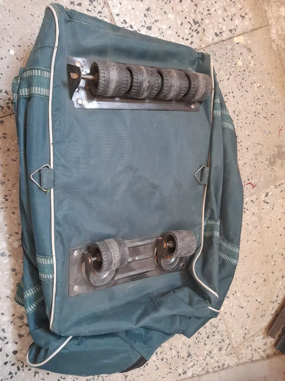 کیف|کیف، کفش، کمربند|کنگاور, |دیوار