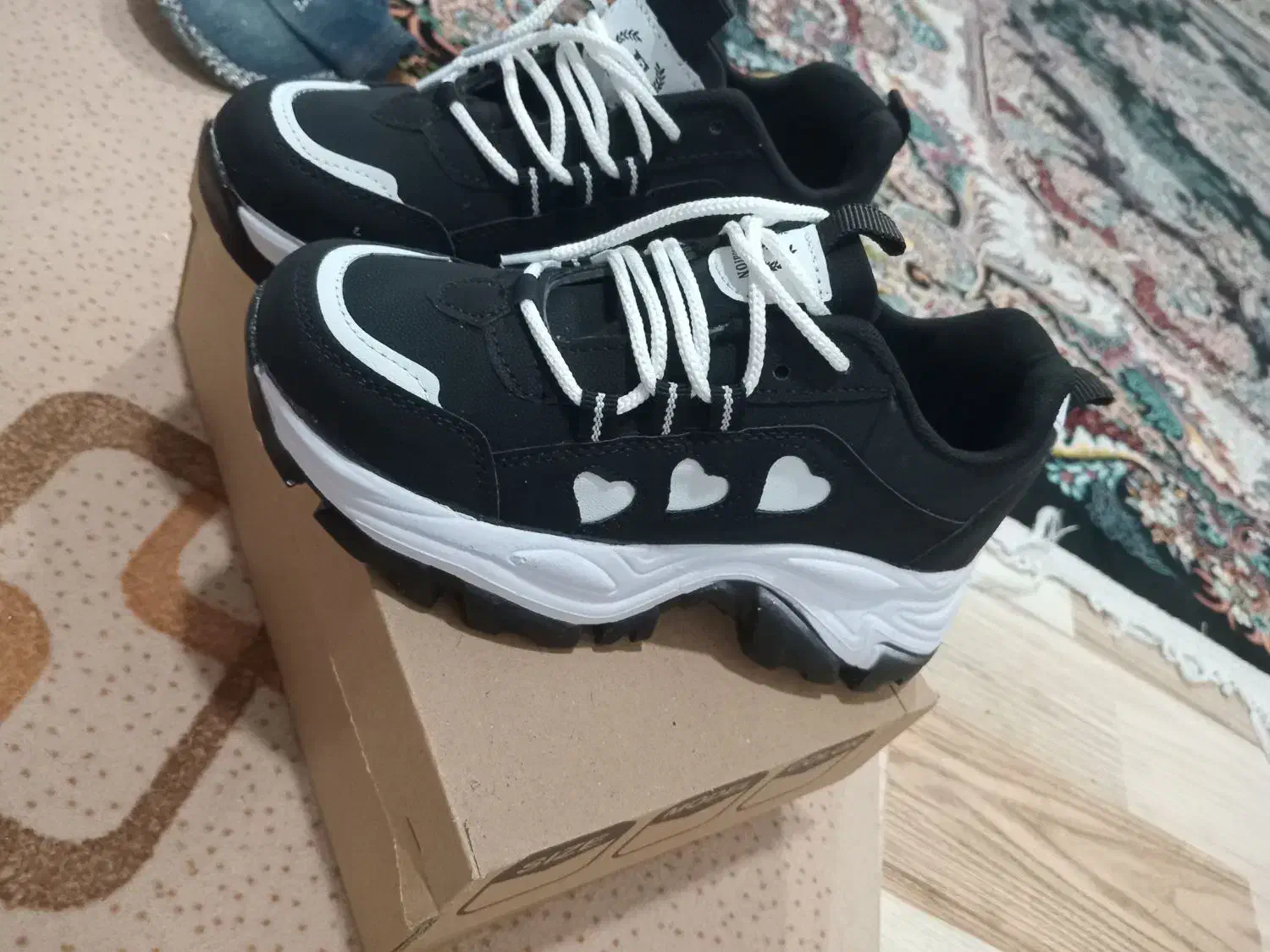 کفش نو|کیف، کفش، کمربند|سرپل ذهاب, |دیوار