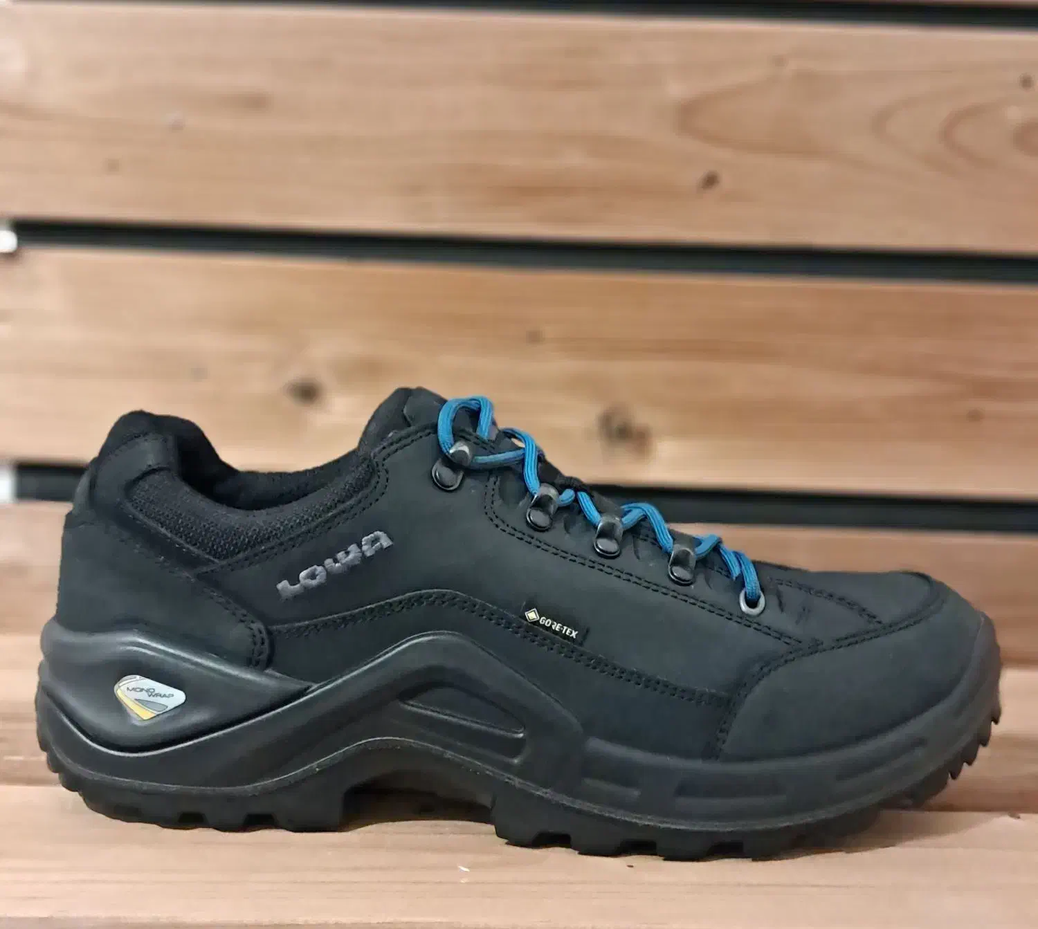 کتونی کوهنوردی و طبیعت گردی اورجینال لوا سایز ۴۴|کوهنوردی و کمپینگ|تهران, تجریش|دیوار